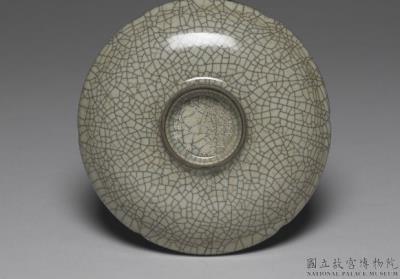 图片[2]-Dish with hibiscus-shaped rim in celadon glaze, Ge ware, Southern Song to Yuan dynasty-China Archive
